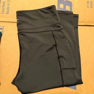 Zyia light n tight with pockets capri length